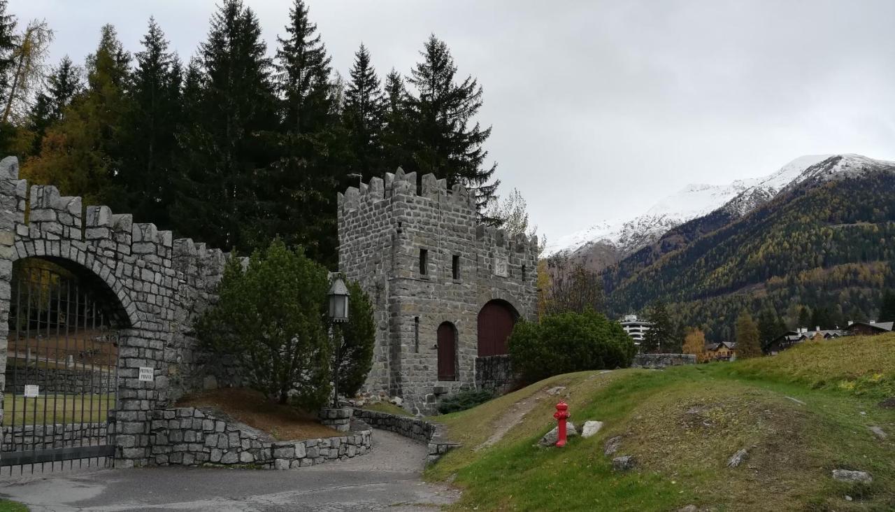 Un Nido Nella Torre Del Castello Apartment Ponte Di Legno Exterior photo